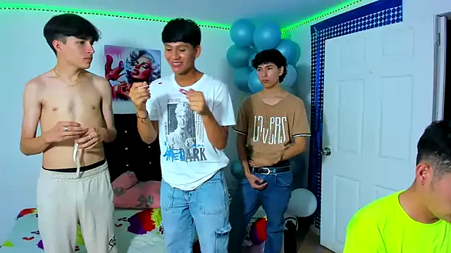 Snapshot of Alexander_and_Xiao chatting on March 2025 08:37:01 PM Alexander and Xiao online show from March 2025 08:37:01 PM