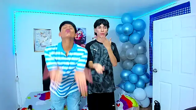 Snapshot of Alexander_and_Xiao chatting on March 2025 10:09:02 PM Alexander and Xiao online show from March 2025 10:09:02 PM