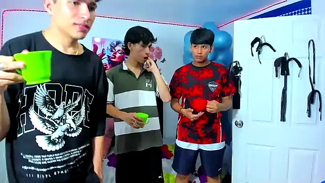 Snapshot of Alexander_and_Xiao chatting on March 2025 09:23:01 PM Alexander and Xiao online show from March 2025 09:23:01 PM