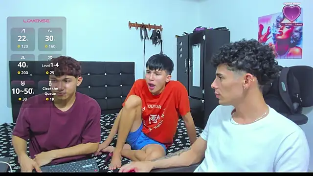 Snapshot of Alexander_and_Xiao chatting on February 2026 07:50:02 PM Alexander and Xiao online show from February 2026 07:50:02 PM