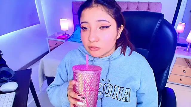 Emma monserrat online show from November 2025 07:35:01 PM