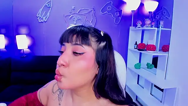 Emma monserrat online show from May 2026 11:17:02 AM