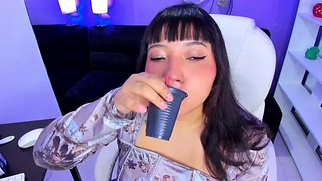 Emma monserrat online show from May 2026 11:15:02 AM