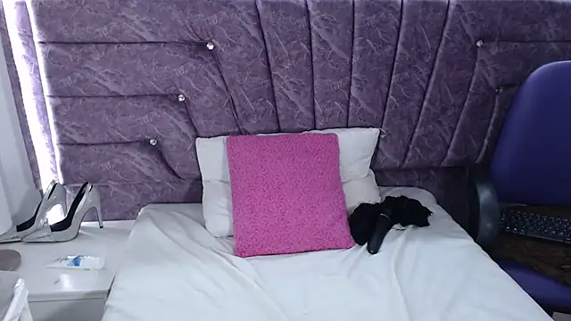 Penelope Fox14 online show from March 2026 01:27:01 PM