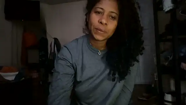 Snapshot of Ivon-09 chatting on January 2025 01:00:02 PM Ivon-09 online show from January 2025 01:00:02 PM