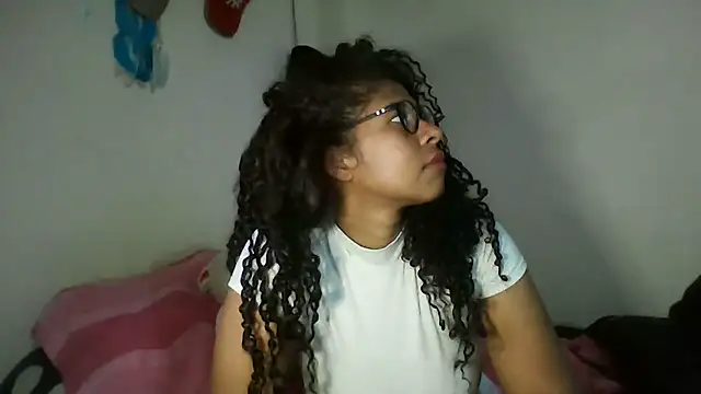 Snapshot of Ivon-09 chatting on January 2025 07:24:01 PM Ivon-09 online show from January 2025 07:24:01 PM