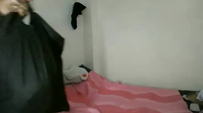 Snapshot of Ivon-09 chatting on January 2025 05:03:01 PM Ivon-09 online show from January 2025 05:03:01 PM