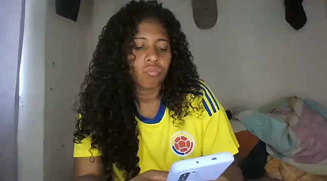 Snapshot of Ivon-09 chatting on February 2025 09:22:01 PM Ivon-09 online show from February 2025 09:22:01 PM