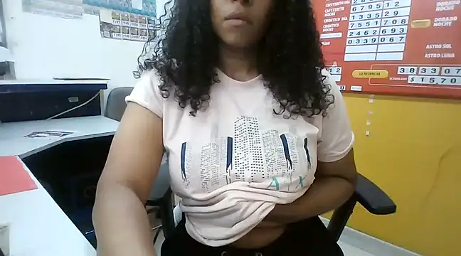 Snapshot of Ivon-09 chatting on February 2025 06:56:02 PM Ivon-09 online show from February 2025 06:56:02 PM