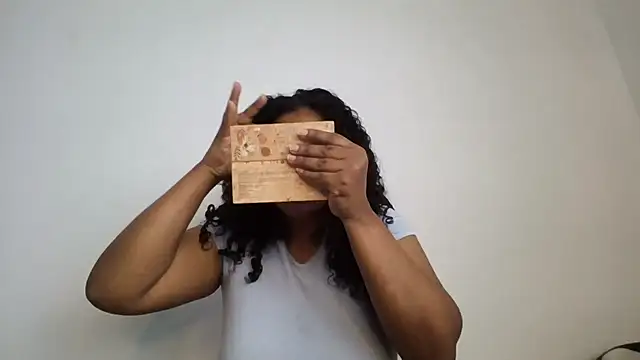 Snapshot of Ivon-09 chatting on September 2025 04:23:02 PM Ivon-09 online show from September 2025 04:23:02 PM