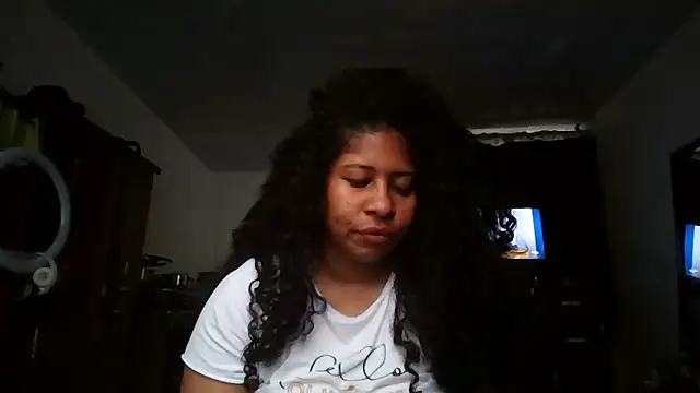 Snapshot of Ivon-09 chatting on October 2025 12:03:01 PM Ivon-09 online show from October 2025 12:03:01 PM