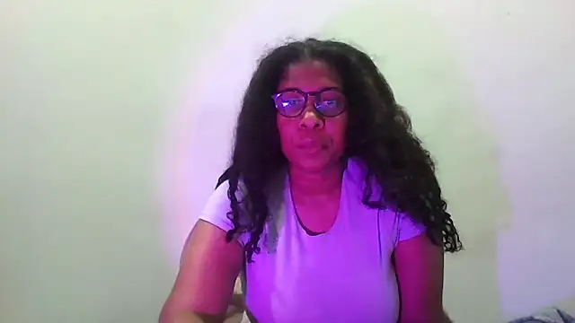 Snapshot of Ivon-09 chatting on October 2025 10:32:02 PM Ivon-09 online show from October 2025 10:32:02 PM