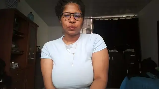 Snapshot of Ivon-09 chatting on October 2025 11:11:01 AM Ivon-09 online show from October 2025 11:11:01 AM