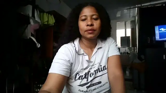 Snapshot of Ivon-09 chatting on October 2025 11:03:01 AM Ivon-09 online show from October 2025 11:03:01 AM