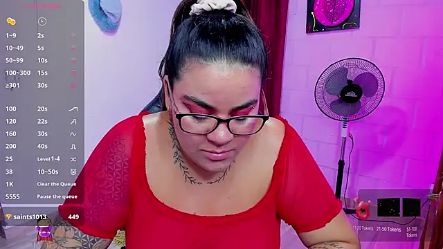 Snapshot of Sharon_hils chatting on December 2024 02:06:02 AM Sharon hils online show from December 2024 02:06:02 AM