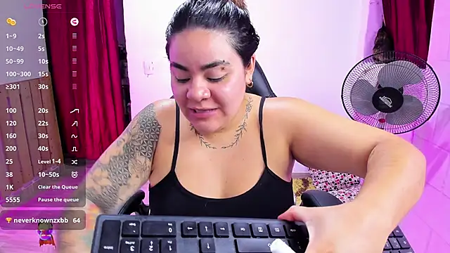 Snapshot of Sharon_hils chatting on January 2025 10:19:01 PM Sharon hils online show from January 2025 10:19:01 PM