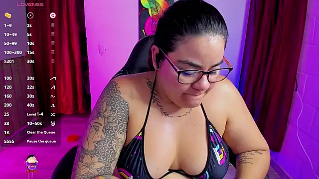 Snapshot of Sharon_hils chatting on January 2025 10:13:02 PM Sharon hils online show from January 2025 10:13:02 PM