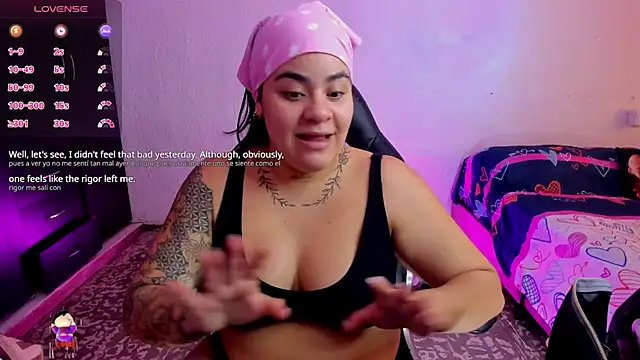 Snapshot of Sharon_hils chatting on November 2025 05:56:01 PM Sharon hils online show from November 2025 05:56:01 PM