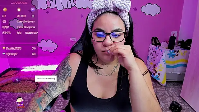 Snapshot of Sharon_hils chatting on February 2026 02:53:01 AM Sharon hils online show from February 2026 02:53:01 AM