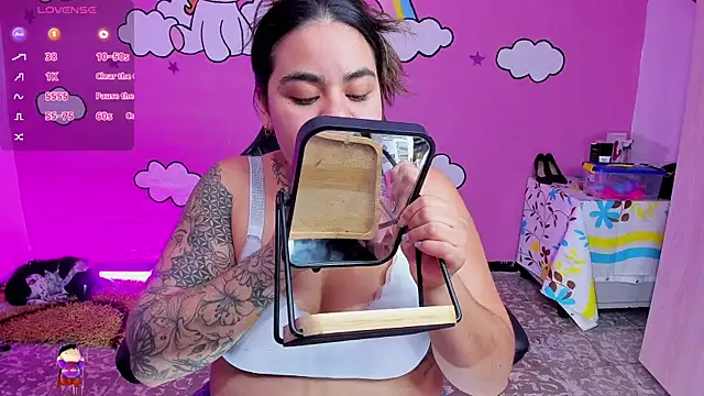 Snapshot of Sharon_hils chatting on February 2026 09:07:01 PM Sharon hils online show from February 2026 09:07:01 PM