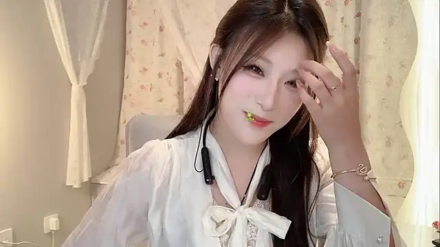 Snapshot of zhuzhu-520- chatting on June 2026 03:07:02 PM zhuzhu-520- online show from June 2026 03:07:02 PM