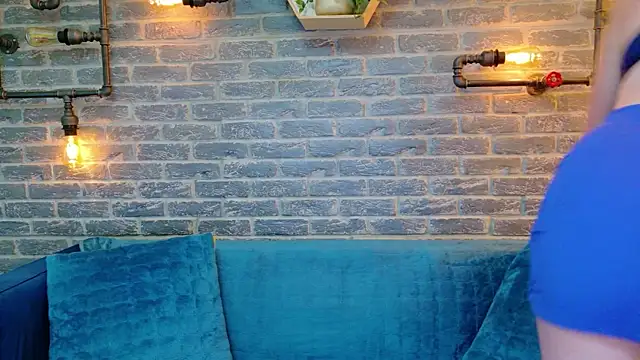 LisaCaprice online show from July 2026 04:05:01 AM