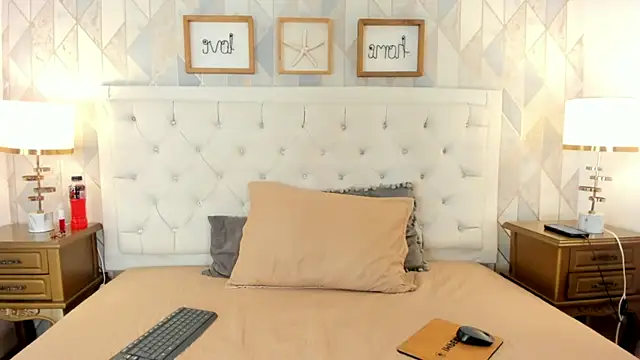 SamanthaFerrer   online show from December 2025 12:12:01 PM