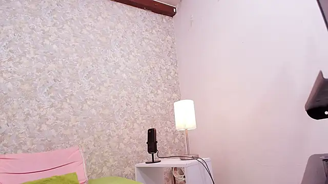 Snapshot of nicol_f chatting on January 2025 07:22:01 PM nicol f online show from January 2025 07:22:01 PM