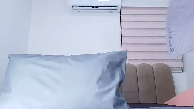 Snapshot of nicol_f chatting on December 2025 03:02:01 AM nicol f online show from December 2025 03:02:01 AM