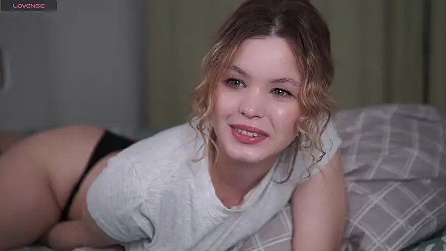 Snapshot of Milana15 chatting on January 2025 07:00:01 AM Milana15 online show from January 2025 07:00:01 AM