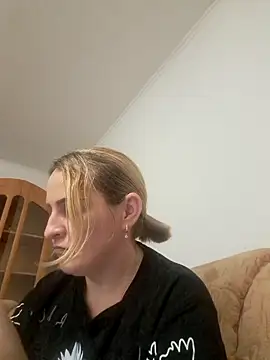 Malichkaanna30 online show from February 2025 08:23:02 PM