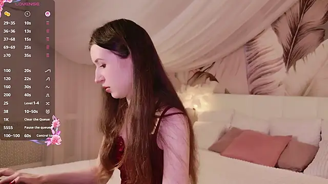 Snapshot of AliceLiddelle chatting on November 2025 09:20:01 AM AliceLiddelle online show from November 2025 09:20:01 AM