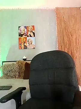nahiarapalmer19 online show from April 2026 03:38:02 PM