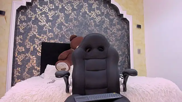 Isa Little Star online show from February 2025 12:55:01 PM