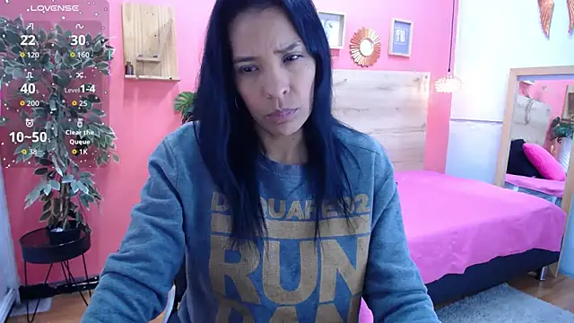 scarlet-foox online show from September 2025 11:54:01 AM