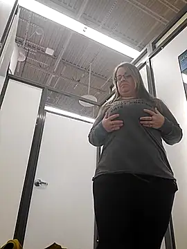 Snapshot of crazycatcass chatting on March 2025 03:48:02 PM crazycatcass online show from March 2025 03:48:02 PM