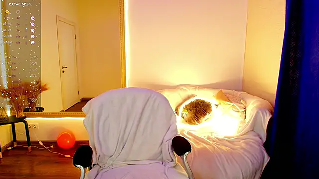 Snapshot of an6elica chatting on November 2025 02:45:01 AM an6elica online show from November 2025 02:45:01 AM