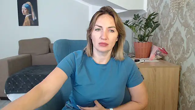 Snapshot of Mallinia chatting on October 2025 12:04:02 PM Mallinia online show from October 2025 12:04:02 PM