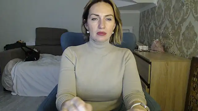 Snapshot of Mallinia chatting on December 2025 12:53:02 PM Mallinia online show from December 2025 12:53:02 PM