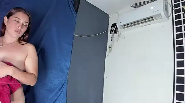 Snapshot of Zara_cum69 chatting on February 2025 12:05:01 AM Zara cum69 online show from February 2025 12:05:01 AM