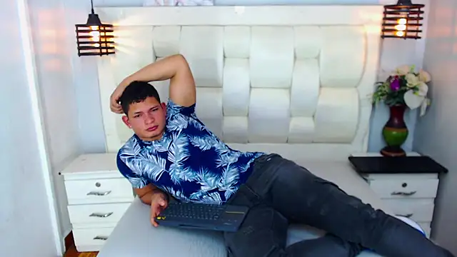 Loony Zion online show from November 2025 07:05:02 PM