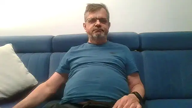 axecoman60 online show from April 2026 07:09:01 PM