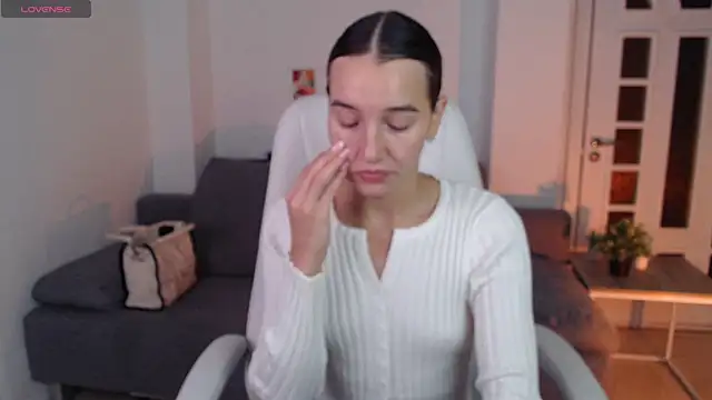 Snapshot of Bellla_Haddid chatting on October 2025 01:06:01 AM Bellla Haddid online show from October 2025 01:06:01 AM