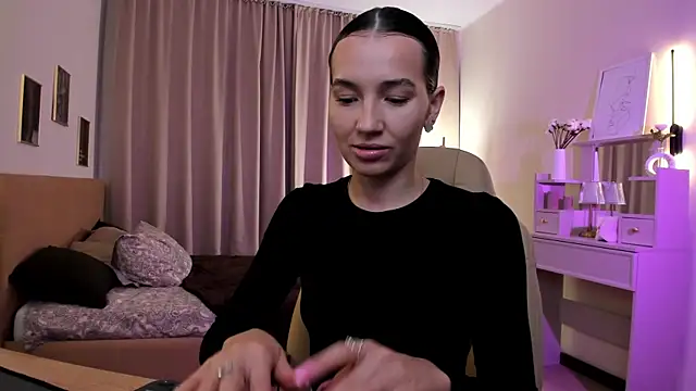 Bellla Haddid online show from November 2025 01:48:01 AM