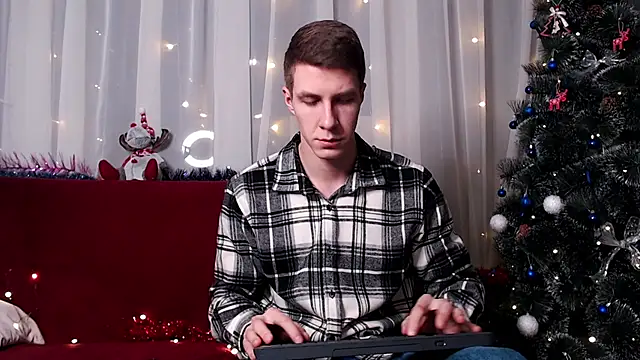 Snapshot of Chris_Brien chatting on January 2025 03:48:02 AM Chris Brien online show from January 2025 03:48:02 AM