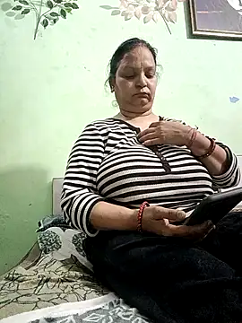 Snapshot of Kavya_kapoor chatting on February 2025 05:26:01 PM Kavya kapoor online show from February 2025 05:26:01 PM