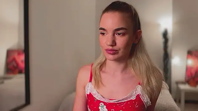 Snapshot of Heidi11 chatting on December 2024 07:36:01 PM Heidi11 online show from December 2024 07:36:01 PM