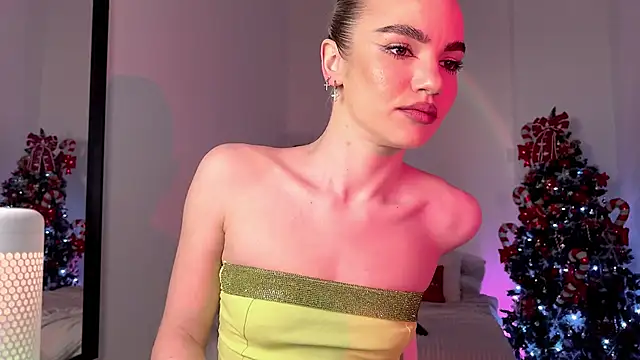 Snapshot of Heidi11 chatting on December 2024 03:47:02 PM Heidi11 online show from December 2024 03:47:02 PM