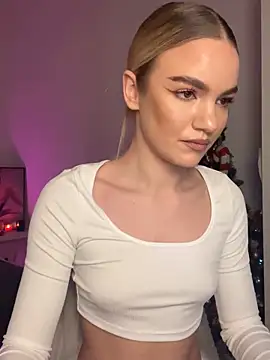 Snapshot of Heidi11 chatting on December 2024 05:43:01 PM Heidi11 online show from December 2024 05:43:01 PM