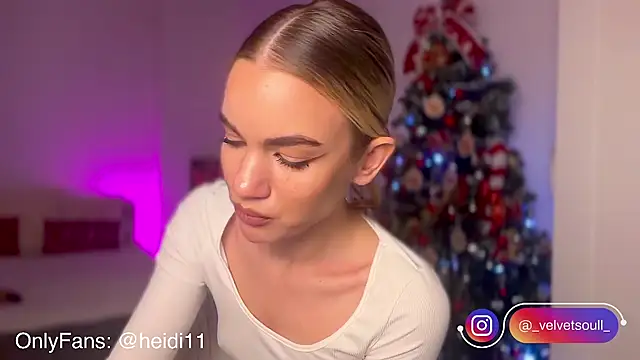 Snapshot of Heidi11 chatting on December 2024 08:47:01 PM Heidi11 online show from December 2024 08:47:01 PM